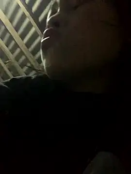 Snapshot of Halyy_xx chatting on January 18, 2026, 11:47 am Halyy xx online show from January 18, 2026, 11:47 am