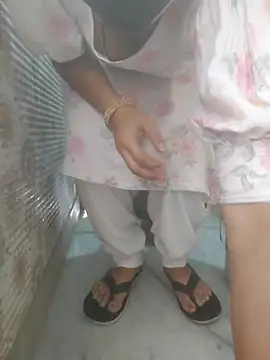 Snapshot of Cute-Charvii chatting on November 5, 2025, 3:50 am Cute-Charvii online show from November 5, 2025, 3:50 am