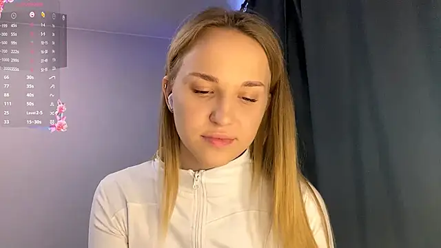 TanekaBoitel online show from October 22, 2025, 11:32 am