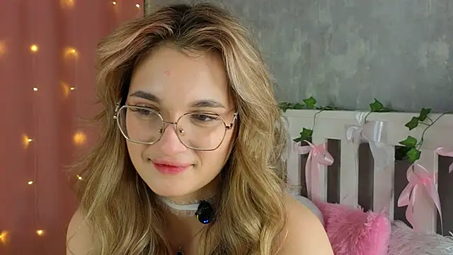 Snapshot of vivyboo111 chatting on February 18, 2026, 9:00 pm vivyboo111 online show from February 18, 2026, 9:00 pm