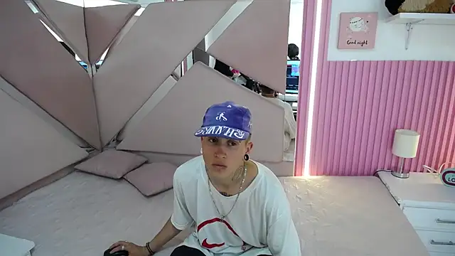 oblivionlove online show from March 13, 2026, 10:05 pm