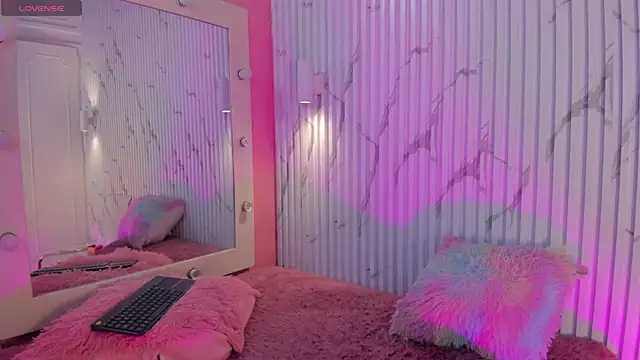 Snapshot of Missdionne_curly chatting on October 28, 2025, 11:25 am Missdionne curly online show from October 28, 2025, 11:25 am