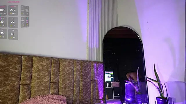 Missdionne curly online show from April 8, 2026, 11:10 am