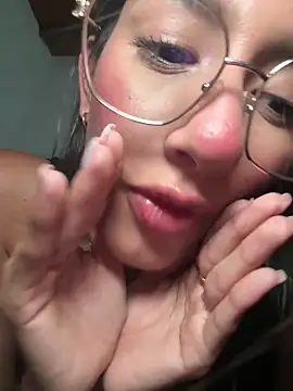 Julieta Duque online show from April 6, 2026, 3:48 am