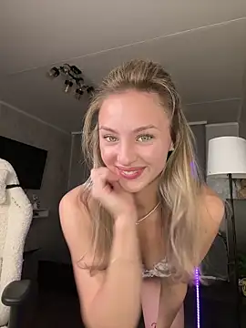 Snapshot of Mally_Say chatting on October 30, 2025, 8:31 pm Mally Say online show from October 30, 2025, 8:31 pm