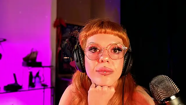 tacodeluxxxe online show from May 21, 2026, 2:07 am
