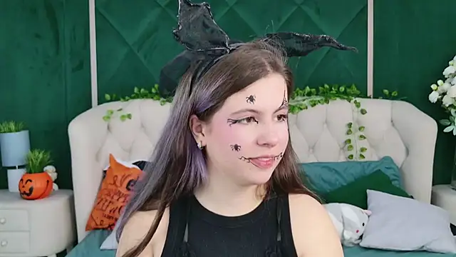 Akira Halls online show from October 31, 2025, 9:49 pm