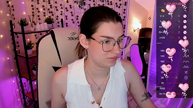 Snapshot of LinaBlossom_ chatting on July 20, 2026, 7:11 am LinaBlossom online show from July 20, 2026, 7:11 am