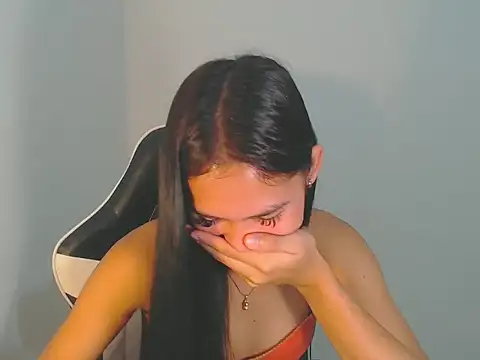 hugecock petite online show from November 7, 2025, 5:24 pm