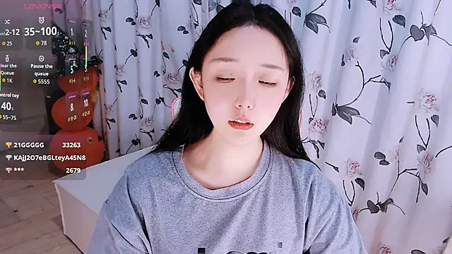 Snapshot of Niannian- chatting on November 5, 2025, 5:13 pm Niannian- online show from November 5, 2025, 5:13 pm