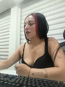 Alisson Stonee online show from May 17, 2026, 7:54 pm