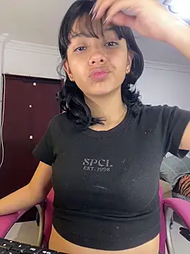 xoxo milk online show from November 18, 2025, 8:02 pm