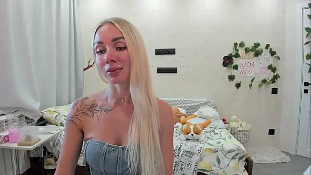 AlisiaCat online show from July 18, 2026, 5:39 pm