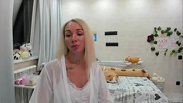 AlisiaCat online show from July 19, 2026, 8:12 pm