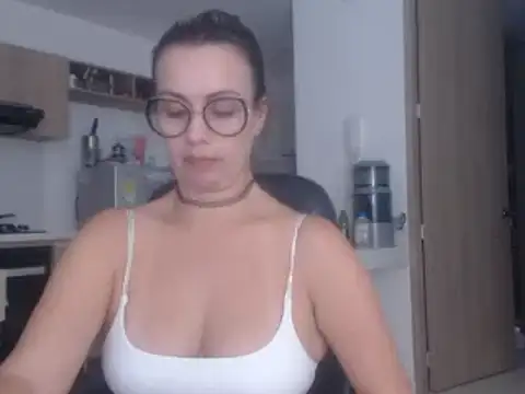 Snapshot of LovePaula chatting on February 20, 2025, 1:14 am LovePaula online show from February 20, 2025, 1:14 am