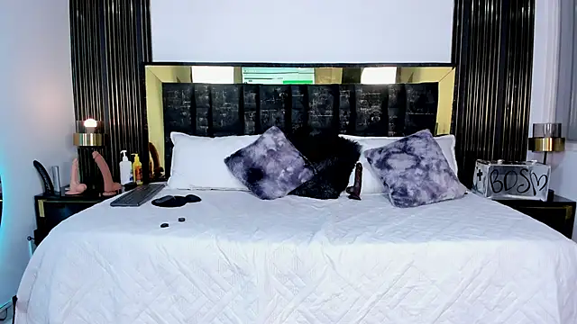 Dafne  Ruiz online show from April 19, 2026, 4:23 am