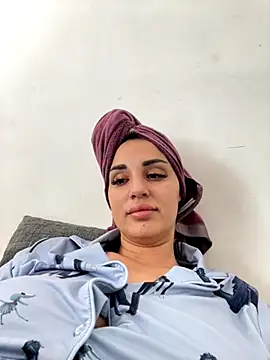 Giullyaxx online show from October 16, 2025, 10:38 am