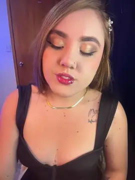 Snapshot of Dakota_Greys chatting on October 18, 2025, 1:45 pm Dakota Greys online show from October 18, 2025, 1:45 pm