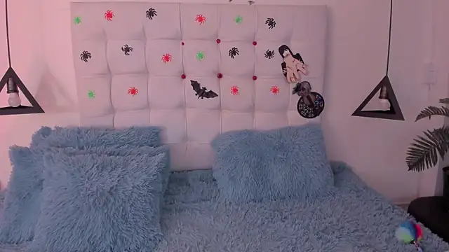 Electra Harding online show from November 4, 2025, 7:35 pm