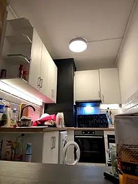 Snapshot of HotLenaX chatting on November 4, 2025, 7:35 pm HotLenaX online show from November 4, 2025, 7:35 pm