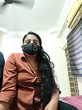 Charm Queen online show from February 10, 2026, 7:12 am