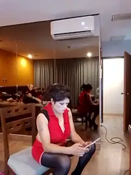 transreyna online show from February 12, 2026, 2:06 am