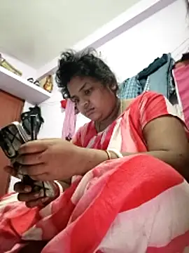 Deborbhavi222 online show from April 13, 2026, 4:45 pm