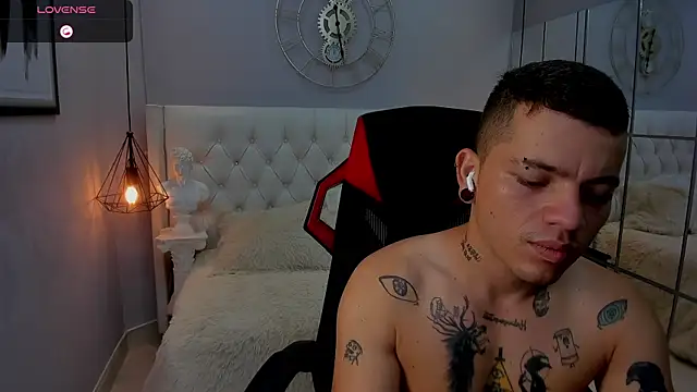 wildthor26 online show from October 13, 2025, 3:28 am