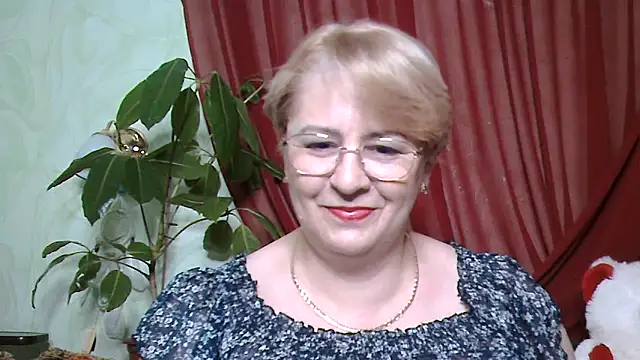 Snapshot of Selena-Velvet chatting on October 25, 2025, 1:07 pm Selena-Velvet online show from October 25, 2025, 1:07 pm