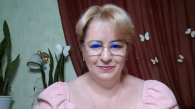 Snapshot of Selena-Velvet chatting on November 2, 2025, 2:08 pm Selena-Velvet online show from November 2, 2025, 2:08 pm