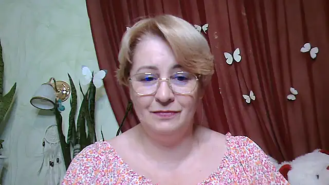 Snapshot of Selena-Velvet chatting on November 3, 2025, 2:29 pm Selena-Velvet online show from November 3, 2025, 2:29 pm