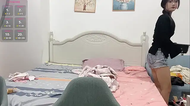 Snapshot of DD-NN chatting on October 5, 2025, 4:38 pm DD-NN online show from October 5, 2025, 4:38 pm