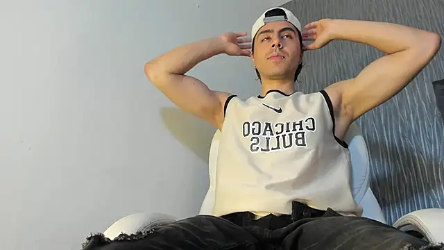 Snapshot of dylan_cross_ chatting on October 4, 2025, 11:19 am dylan cross online show from October 4, 2025, 11:19 am