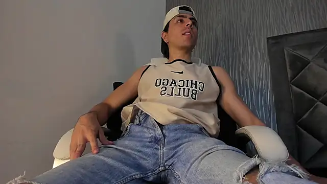 Snapshot of dylan_cross_ chatting on October 13, 2025, 11:21 am dylan cross online show from October 13, 2025, 11:21 am