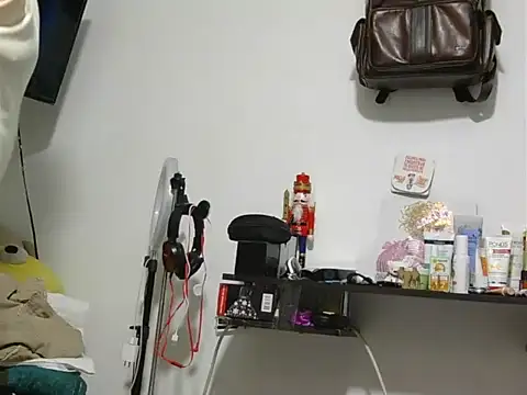 Snapshot of xanderdinis chatting on November 18, 2025, 2:06 am xanderdinis online show from November 18, 2025, 2:06 am