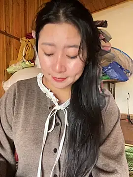 Snapshot of violet-00 chatting on October 29, 2025, 2:47 am violet-00 online show from October 29, 2025, 2:47 am