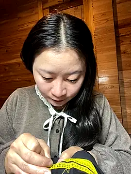 violet-00 online show from December 17, 2025, 1:11 am