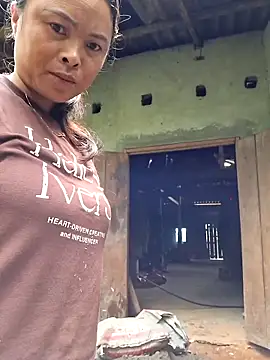 xuxulovezz online show from October 2, 2025, 1:45 am