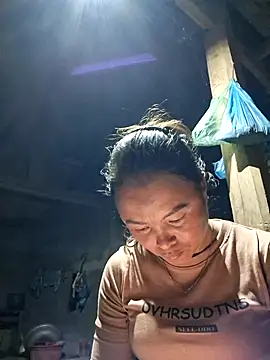 xuxulovezz online show from October 15, 2025, 12:27 pm