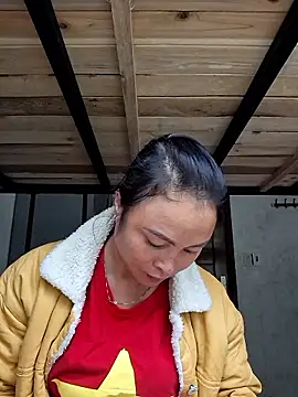 xuxulovezz online show from October 25, 2025, 4:42 am