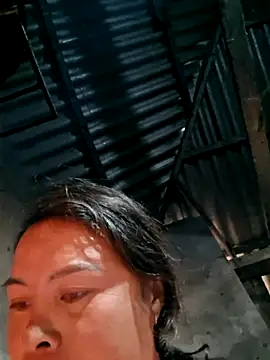 xuxulovezz online show from December 14, 2025, 7:47 am