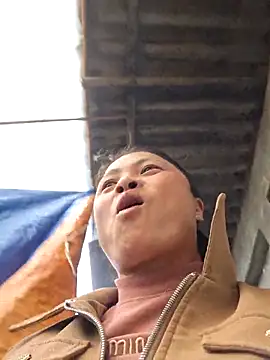 xuxulovezz online show from February 20, 2026, 7:32 am