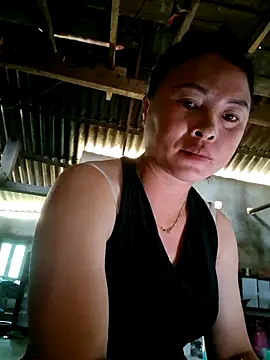 xuxulovezz online show from April 8, 2026, 7:19 am