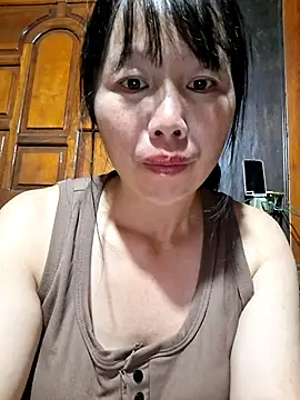 Snapshot of helenzz chatting on October 18, 2025, 12:39 pm helenzz online show from October 18, 2025, 12:39 pm