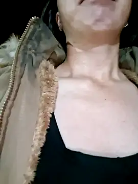 Snapshot of helenzz chatting on November 8, 2025, 9:35 pm helenzz online show from November 8, 2025, 9:35 pm