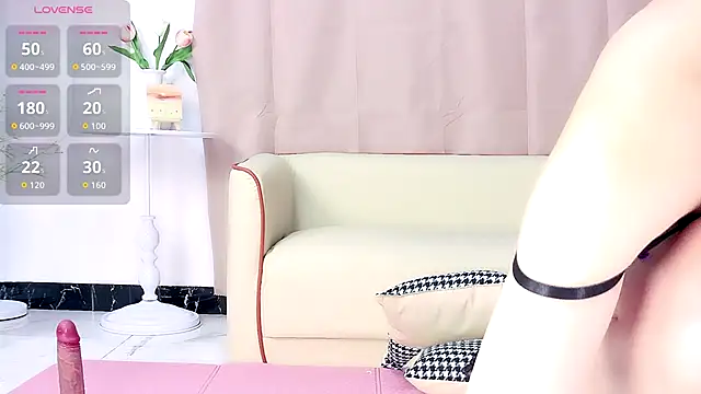 Nelly520 online show from November 17, 2025, 5:35 am