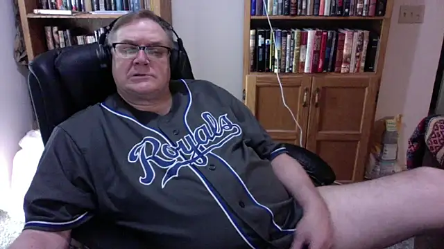 Vinyl22xh online show from June 16, 2026, 8:44 pm