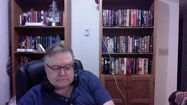 Vinyl22xh online show from June 30, 2026, 2:01 am