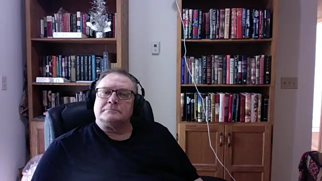 Vinyl22xh online show from July 1, 2026, 9:36 pm