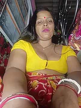 Snapshot of reya743 chatting on November 11, 2025, 4:40 pm reya743 online show from November 11, 2025, 4:40 pm